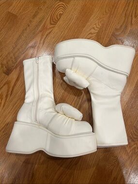 Dolls Kill Off white Platform mini bow puffer tall Ankle Boots women’s size 8